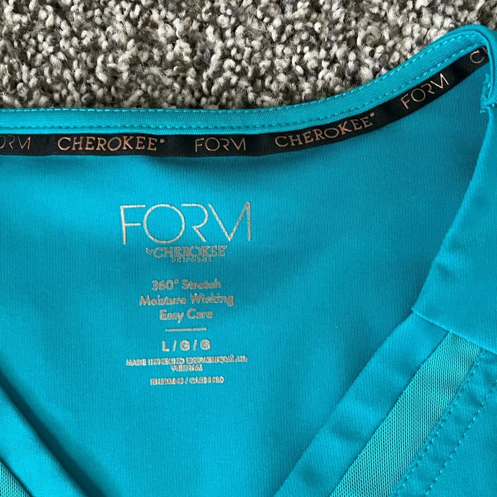 Cherokee Turquoise Scrub Top - Picture 2 of 2